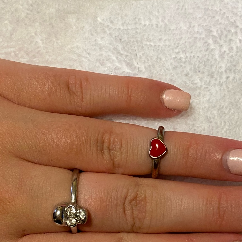 Red heart mid ring